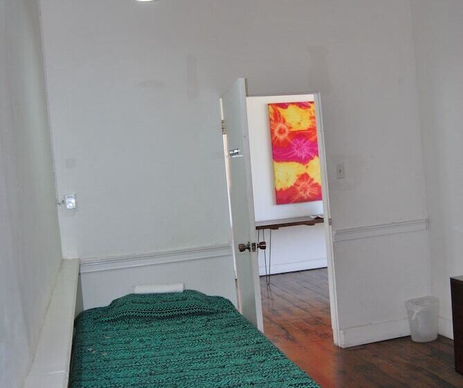 اتاق استاندارد سه نفره, Mobay Kotch   Hostel