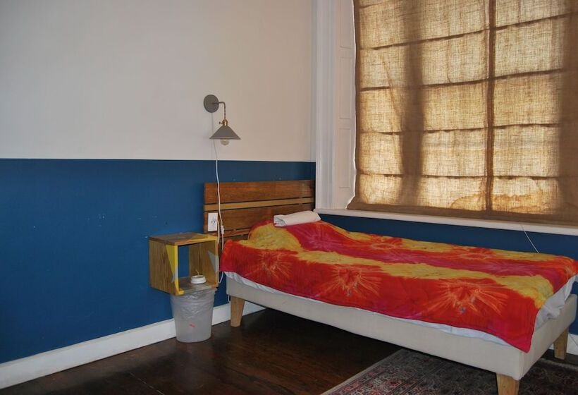 اتاق استاندارد سه نفره, Mobay Kotch   Hostel