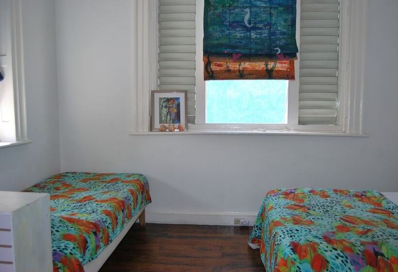 اتاق استاندارد چهار تخته, Mobay Kotch   Hostel
