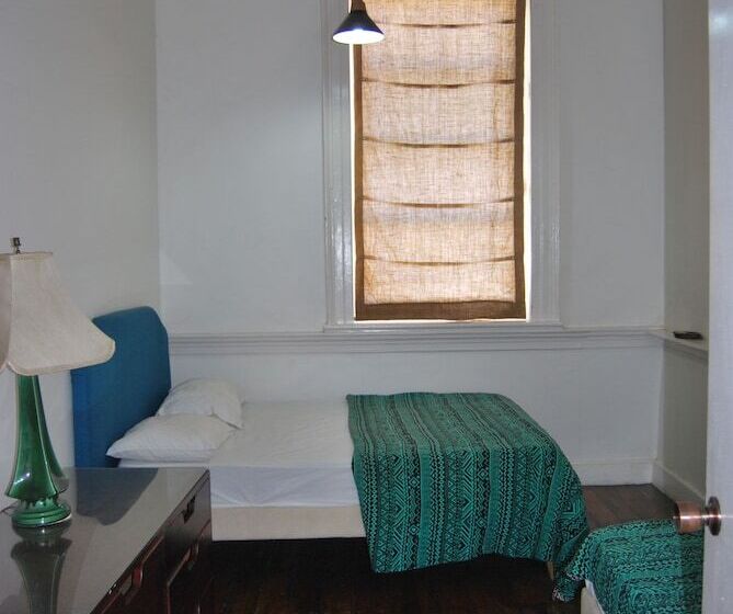 اتاق استاندارد سه نفره, Mobay Kotch   Hostel