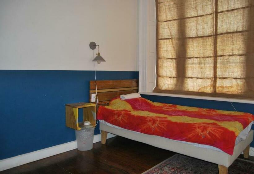 اتاق استاندارد سه نفره, Mobay Kotch   Hostel