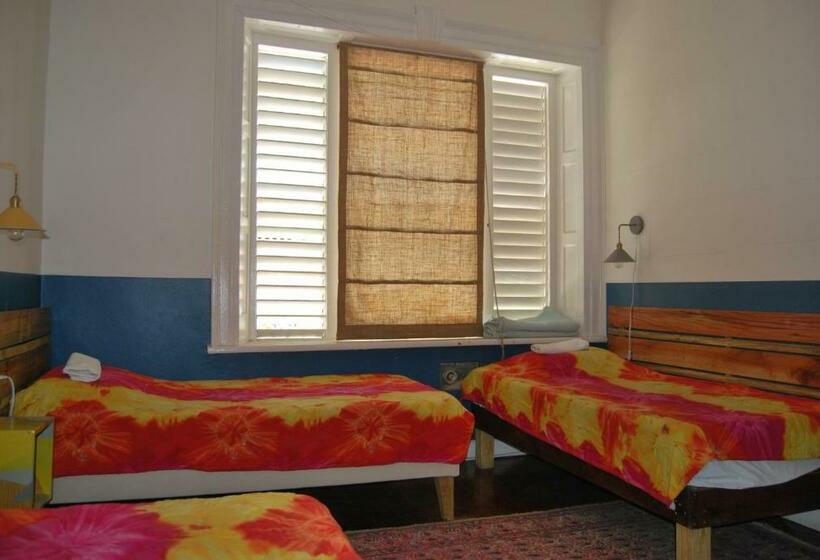 اتاق استاندارد سه نفره, Mobay Kotch   Hostel
