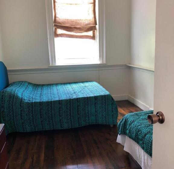 اتاق استاندارد سه نفره, Mobay Kotch   Hostel