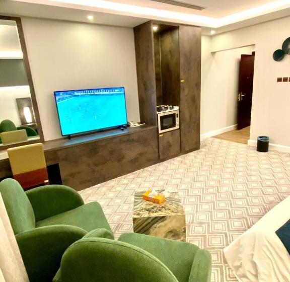 استودیوی استاندارد, Narmiss Apart