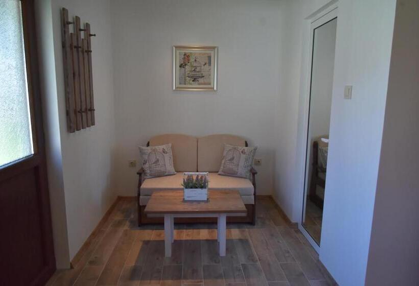 标准工作室, Guest House Zlateya