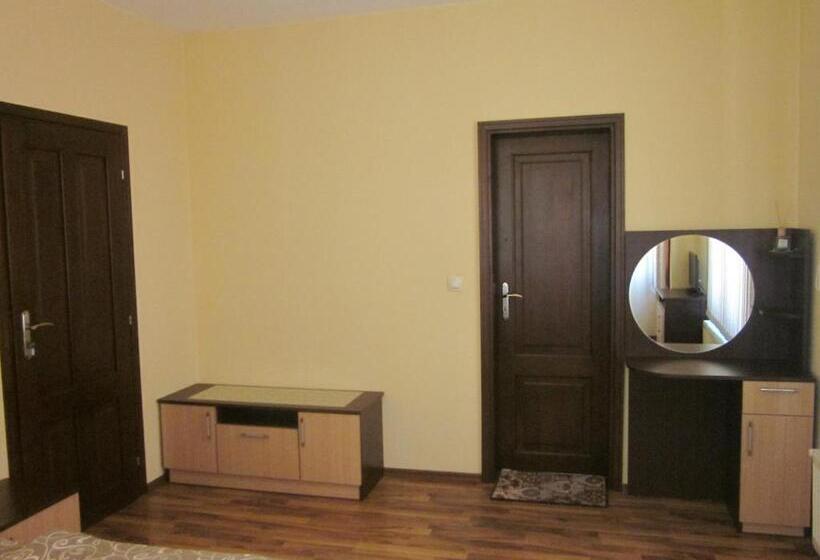 سوئیت جونیور با چشم‌انداز باغ, Panorama Guest House