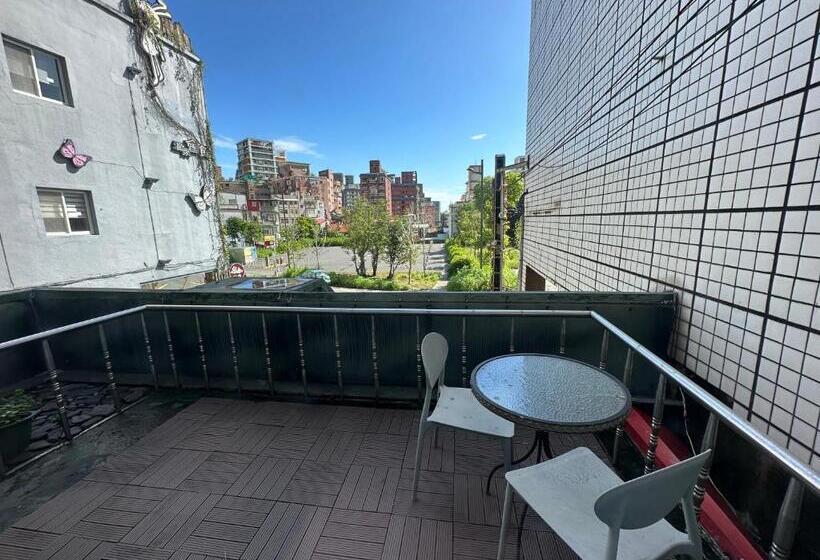 اتاق لوکس با بالکن, Ming Ren Hotspring
