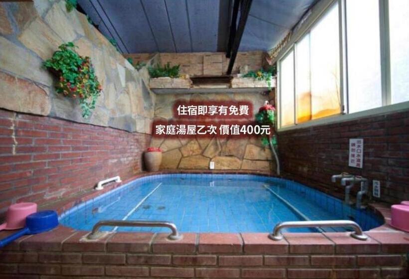 اتاق لوکس با بالکن, Ming Ren Hotspring