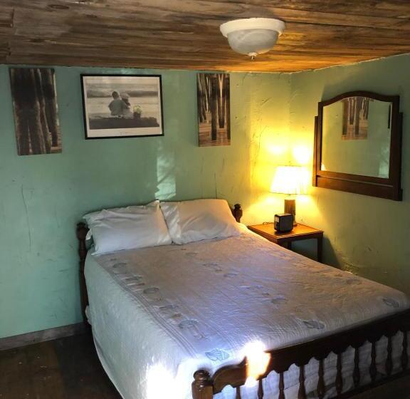 بانگلوی استاندارد, Seafarer Inn And Cottages