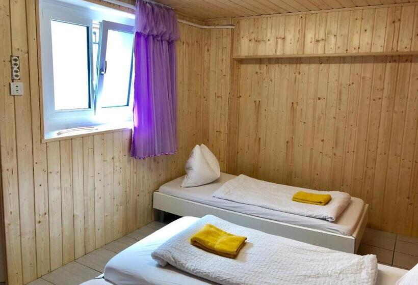 Standard Kolmen Hengen Huone Jaettu kylpyhuone, Interlaken Marco Hostel