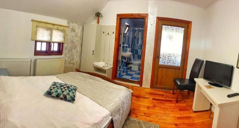 اتاق استاندارد با چشم‌انداز کوهستان, Amandra Chalet