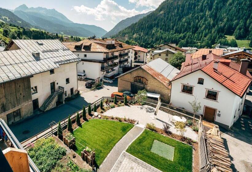 1 Bedroom Penthouse Apartment, Nowders Apartments