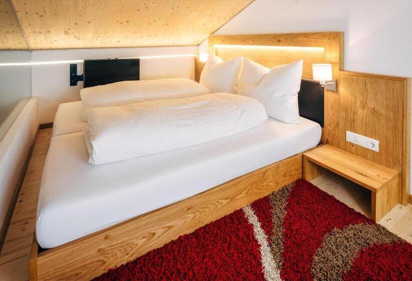 1 Bedroom Penthouse Apartment, Nowders Apartments