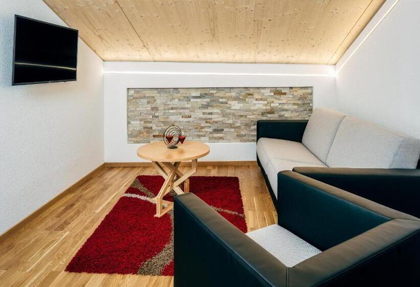 1 Bedroom Penthouse Apartment, Nowders Apartments