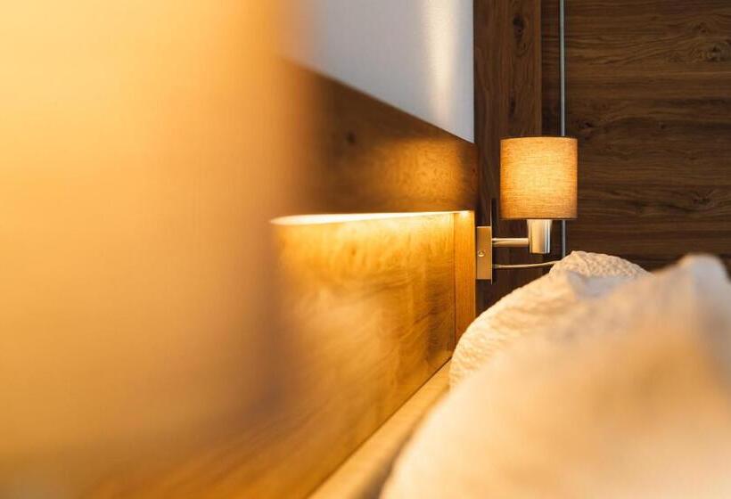 اتاق لوکس, Nowders Apartments