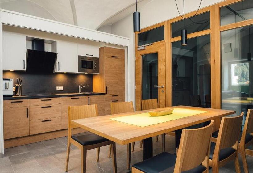 آپارتمان 1 خوابه با چشم‌انداز باغ, Nowders Apartments