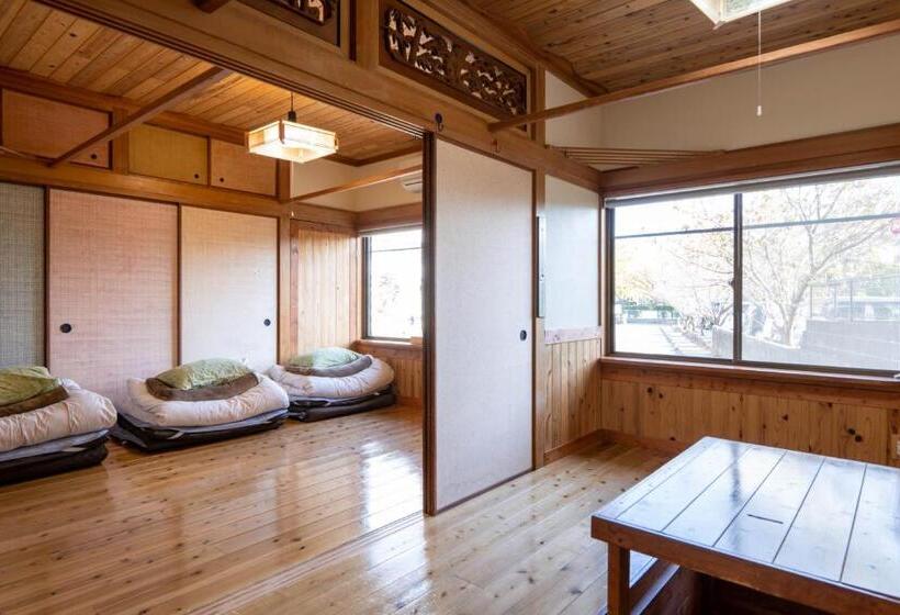 Casa 1 Dormitório, Katsuo Guest House