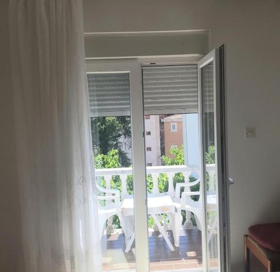 اتاق استاندارد با سرویس بهداشتی مشترک, Sobe I Apartmani Marović