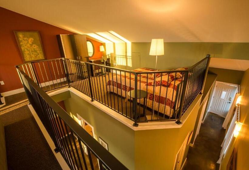 بانگلوی استاندارد 2 خوابه, Crooked Tree Guest Suites