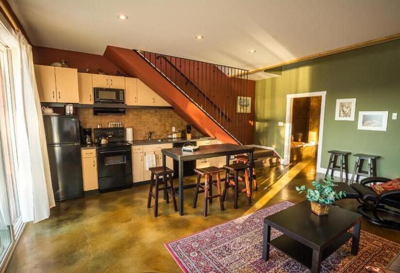 بانگلوی استاندارد 2 خوابه, Crooked Tree Guest Suites