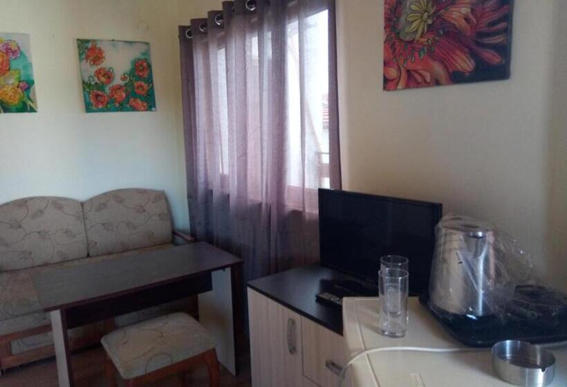 2 Bedroom Suite with Balcony, Guesthouse Oasis