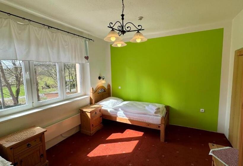 سوئیت با بالکن, Penzion Janoštík