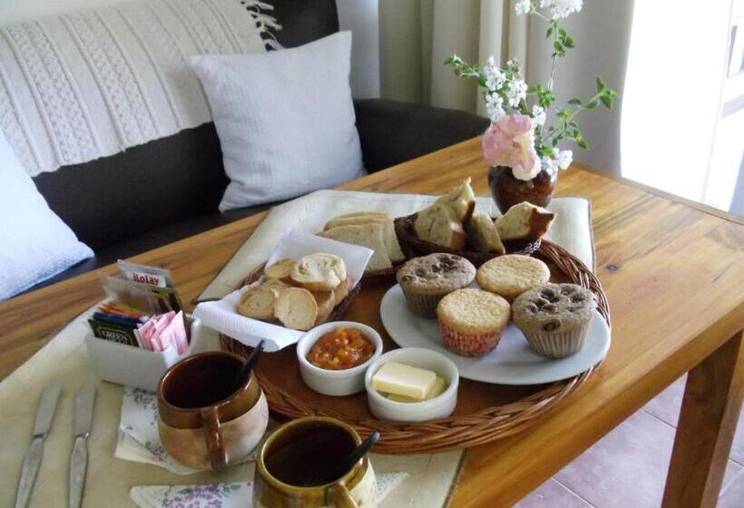 اتاق استاندارد با چشم‌انداز باغ, Dandy Suites