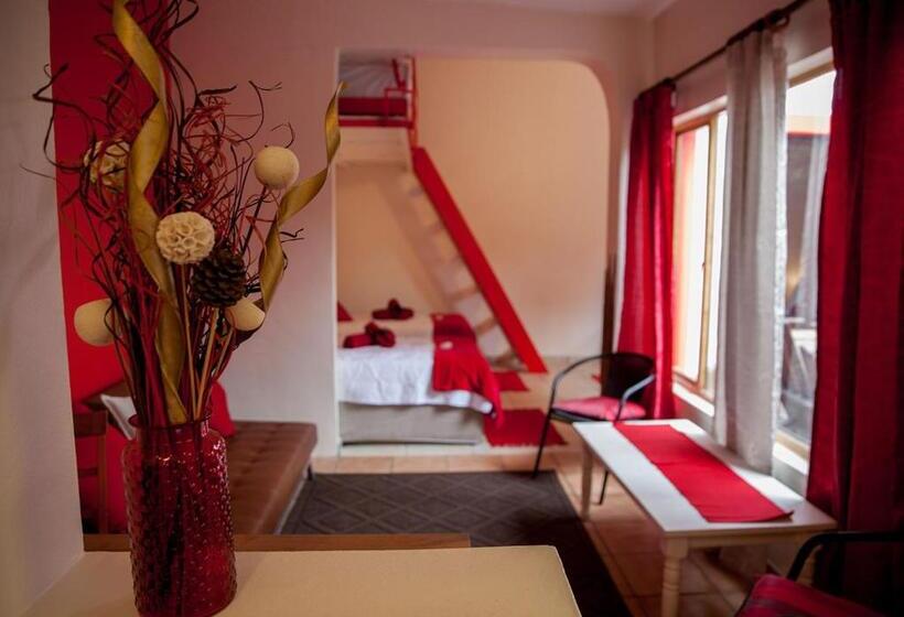 اتاق خانوادگی, Stay Cleverly Self Catering Apartments