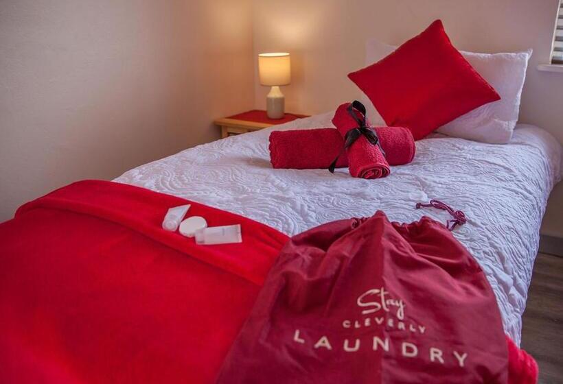 اتاق اکونومی, Stay Cleverly Self Catering Apartments
