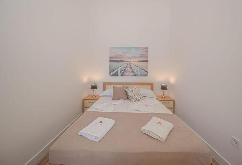 استودیوی استاندارد با چشم‌انداز دریا, Guest House S Lux
