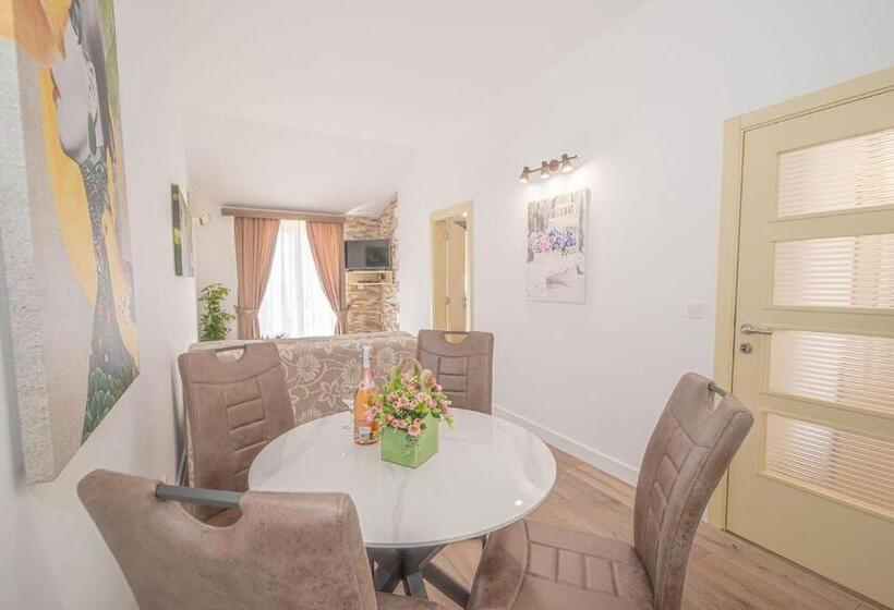 استودیوی استاندارد با چشم‌انداز دریا, Guest House S Lux