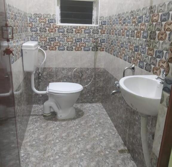 اتاق ساده سه‌ نفره, Xavier Guest House