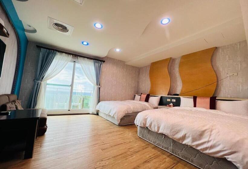 اتاق استاندارد چهار تخته با چشم‌انداز دریا, Ibiza Inn Kenting