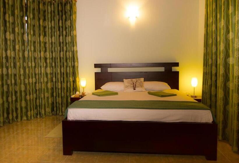 اتاق استاندارد با بالکن, Kandyan Hideout