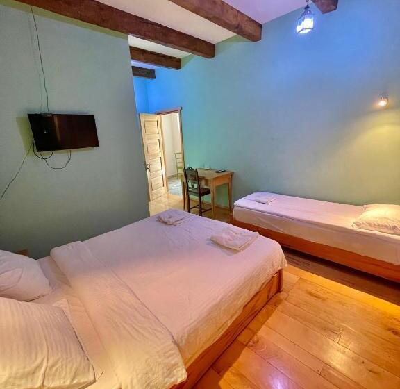 اتاق راحتی سه تخته, Guest House Savane
