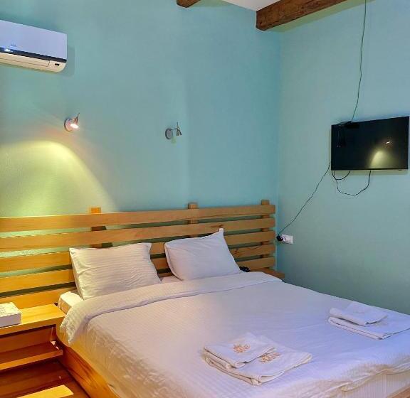 اتاق راحتی سه تخته, Guest House Savane