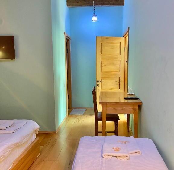 اتاق راحتی سه تخته, Guest House Savane
