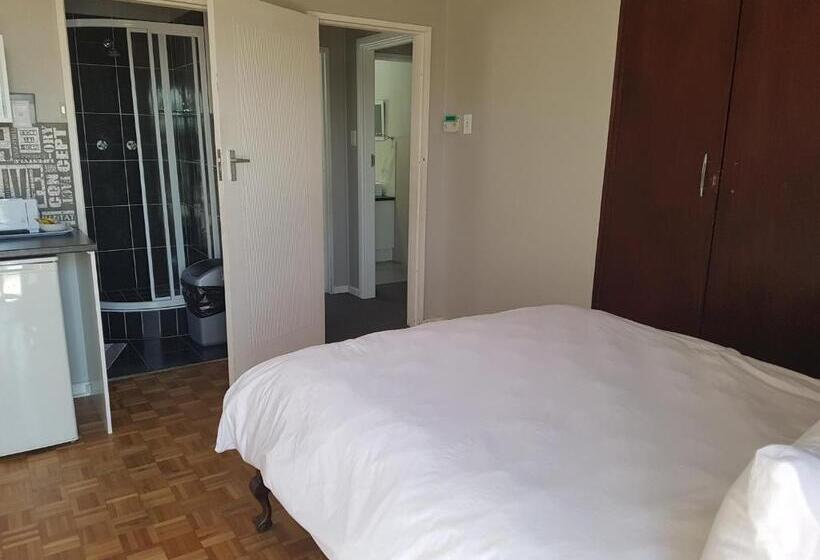 اتاق استاندارد سه نفره, Tyday Accommodation
