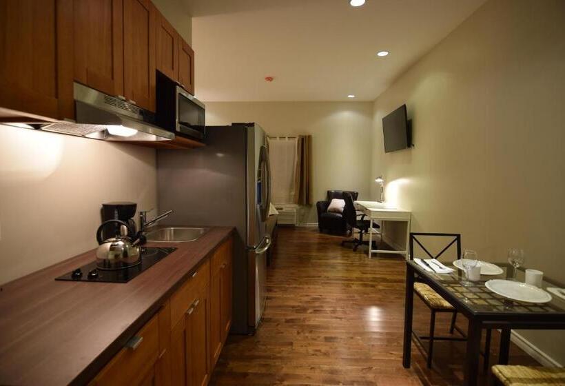 Deluxe Suite King Bed, The Lion Inn & Suites