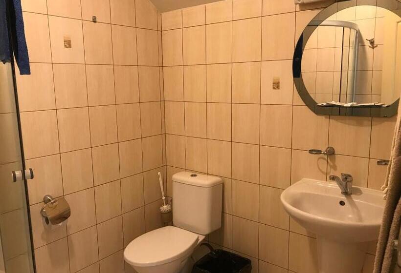 اتاق استاندارد سه نفره, Keta
