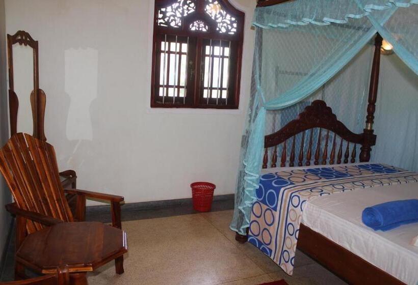 اتاق استاندارد, Tiny Royal Palace