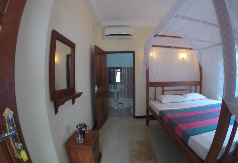 اتاق استاندارد اینتریور, Tiny Royal Palace