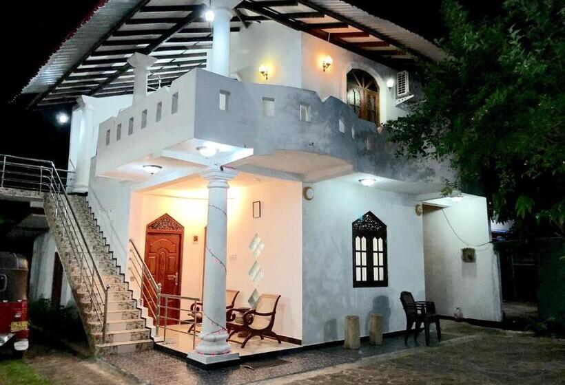 اتاق استاندارد اینتریور, Tiny Royal Palace