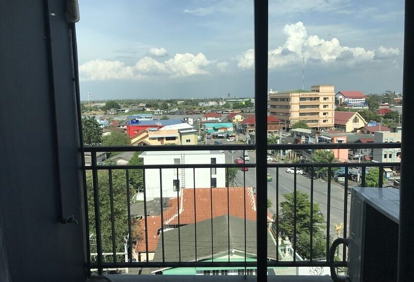 استودیوی سوپریور, Ploen Ploen Residence