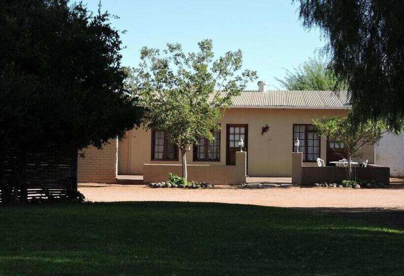 اتاق استاندارد چهار تخته, Savanna Guest Farm