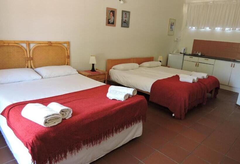 اتاق استاندارد چهار تخته, Savanna Guest Farm