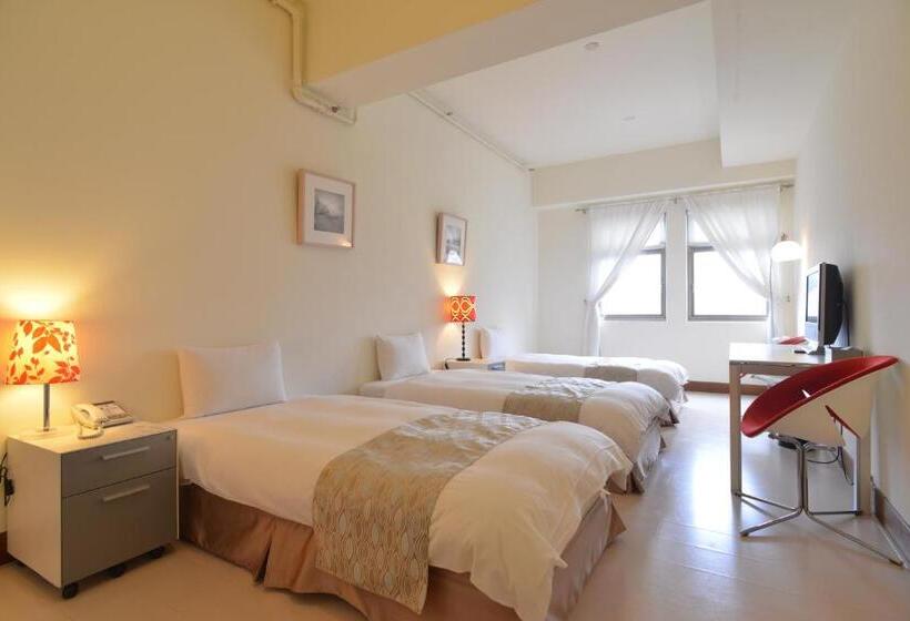 اتاق استاندارد سه نفره, Yago Inn