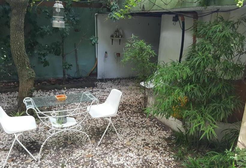 استودیوی استاندارد, Apart Hotel Sahara