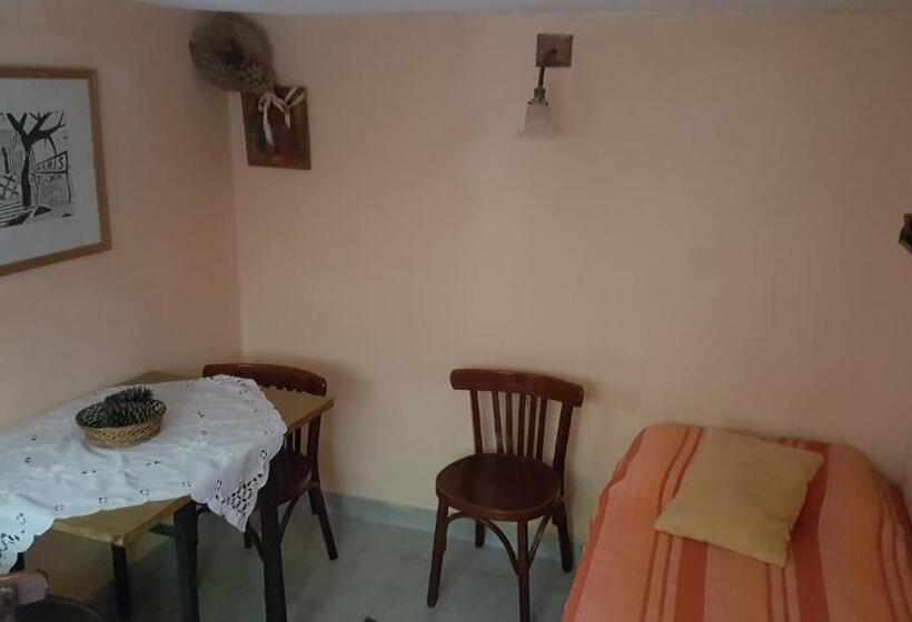 استودیوی استاندارد, Apart Hotel Sahara