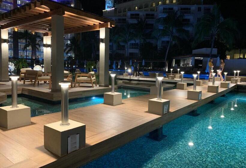 آپارتمان 2 خوابه, Condo At Krystal Grand Resort